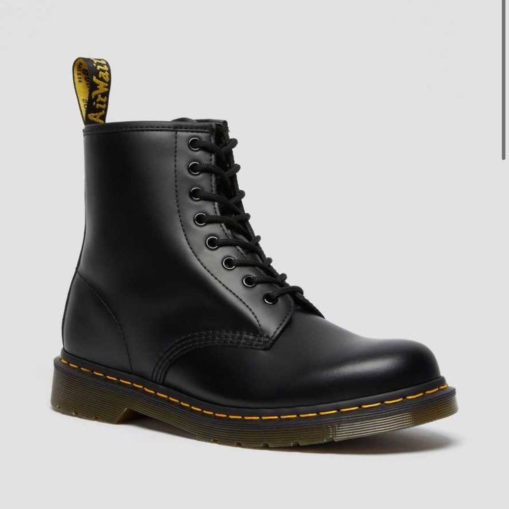 1460 smooth leather lace up dr martens
